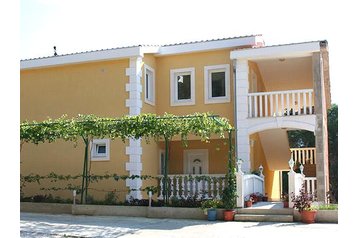 Horvātija Privát Jelsa, Eksterjers